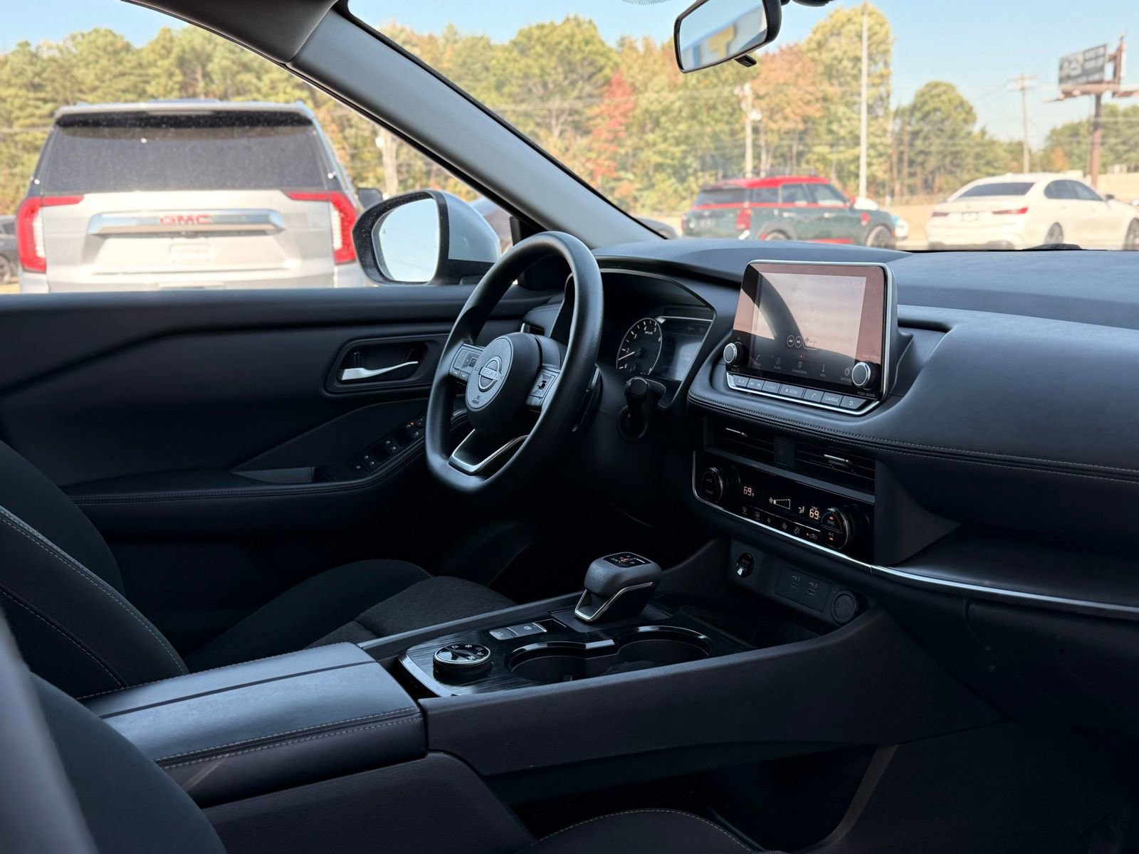 Used 2024 Nissan Rogue SV image 19