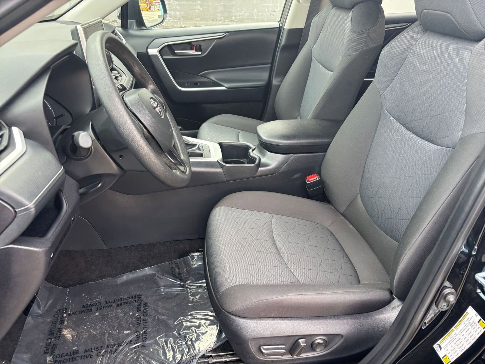 Used 2025 Toyota RAV4 XLE image 32