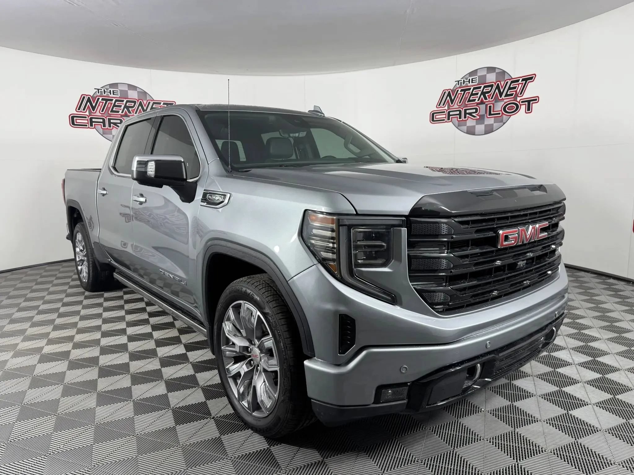 Used 2024 GMC Sierra 1500 Denali w/ Denali Reserve Package AWD/4WD image 9