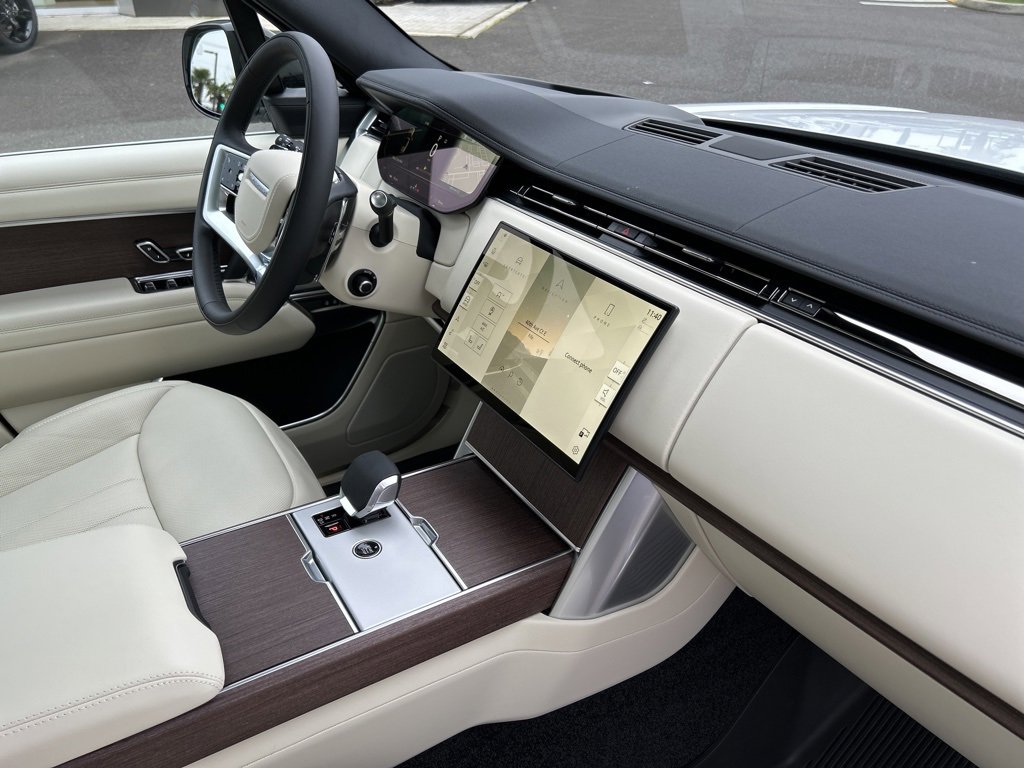 New 2025 Land Rover Range Rover SE image 20