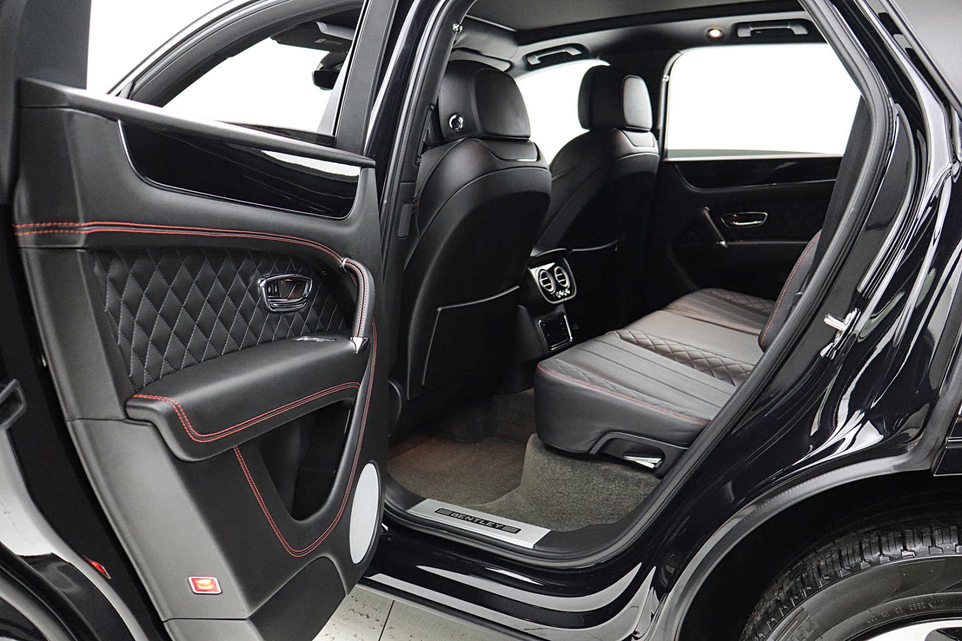 Certified 2017 Bentley Bentayga image 47