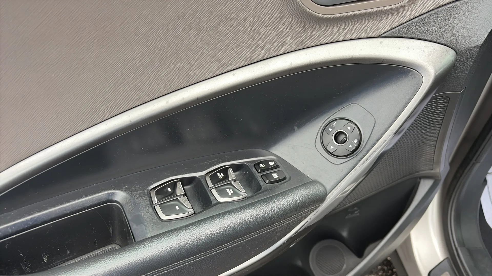 Used 2017 Hyundai Santa Fe Sport image 11