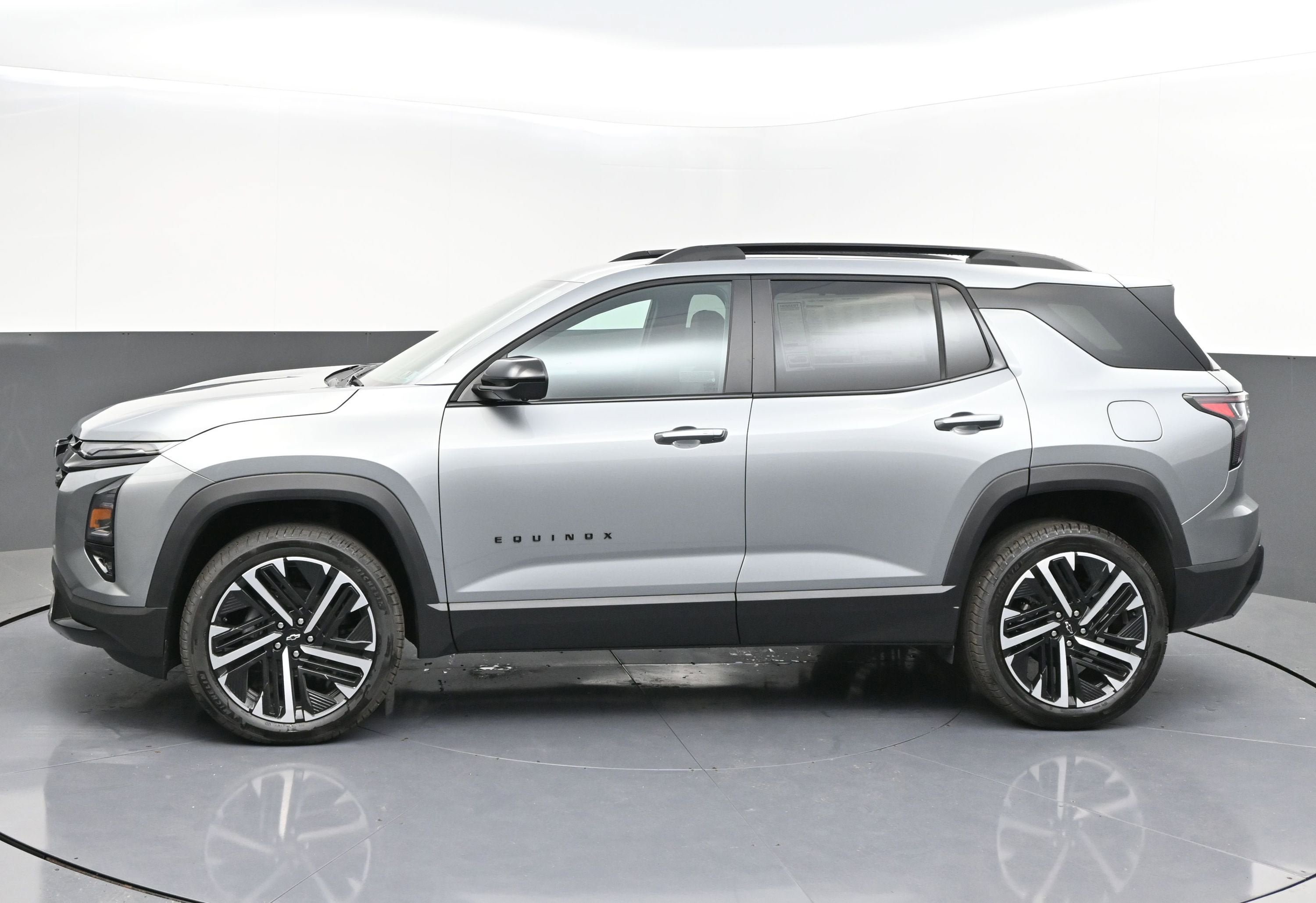 New 2026 Chevrolet Equinox RS w/ Safety and Technology Package AWD/4WD image 8