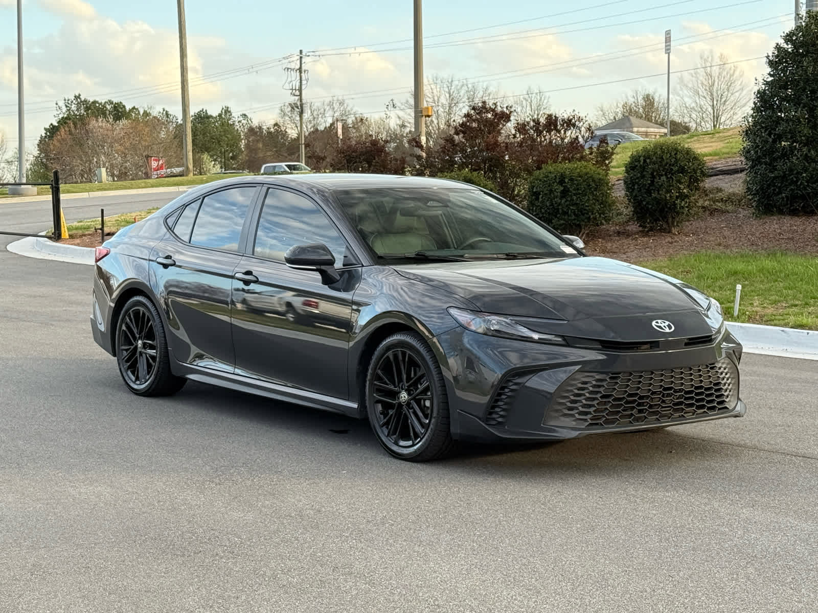 Used 2025 Toyota Camry SE image 7
