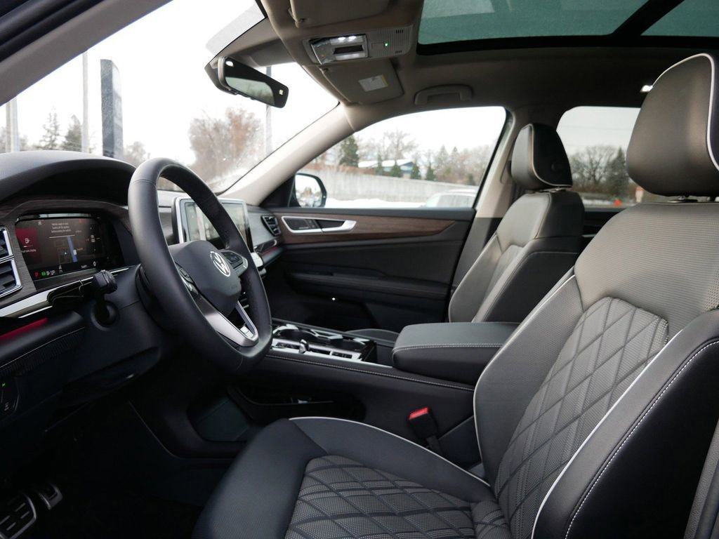 Used 2024 Volkswagen Atlas SEL Premium R-Line image 9