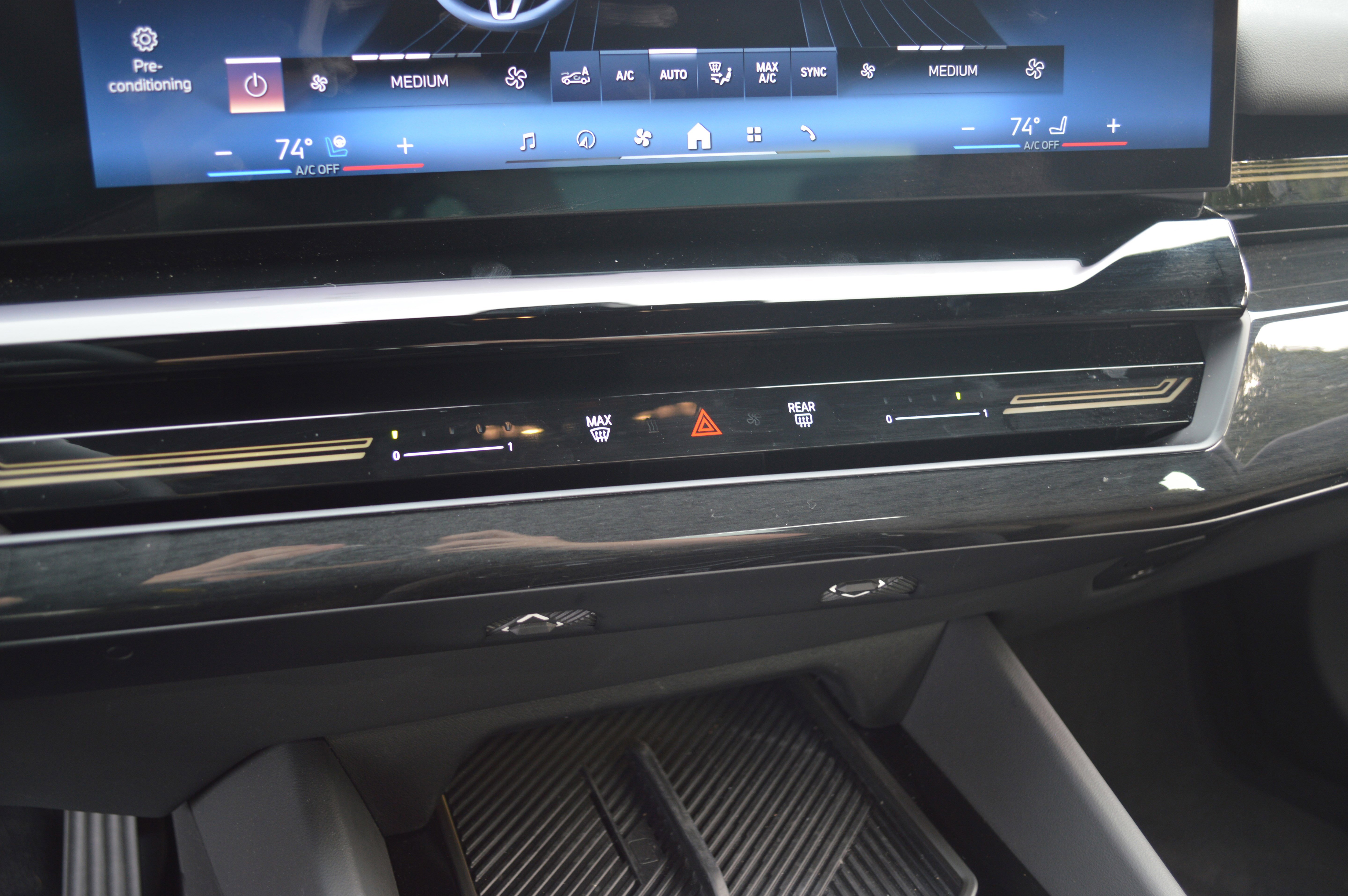 Used 2025 BMW 530i xDrive w/ Premium Package image 22