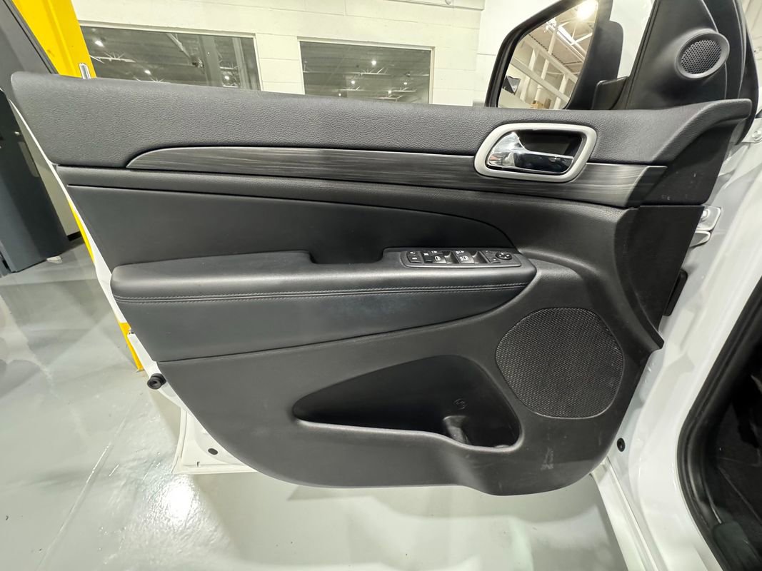 Used 2020 Jeep Grand Cherokee Altitude image 28