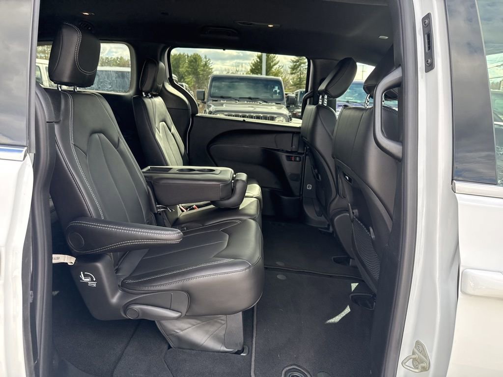New 2026 Chrysler Pacifica Select FWD image 23