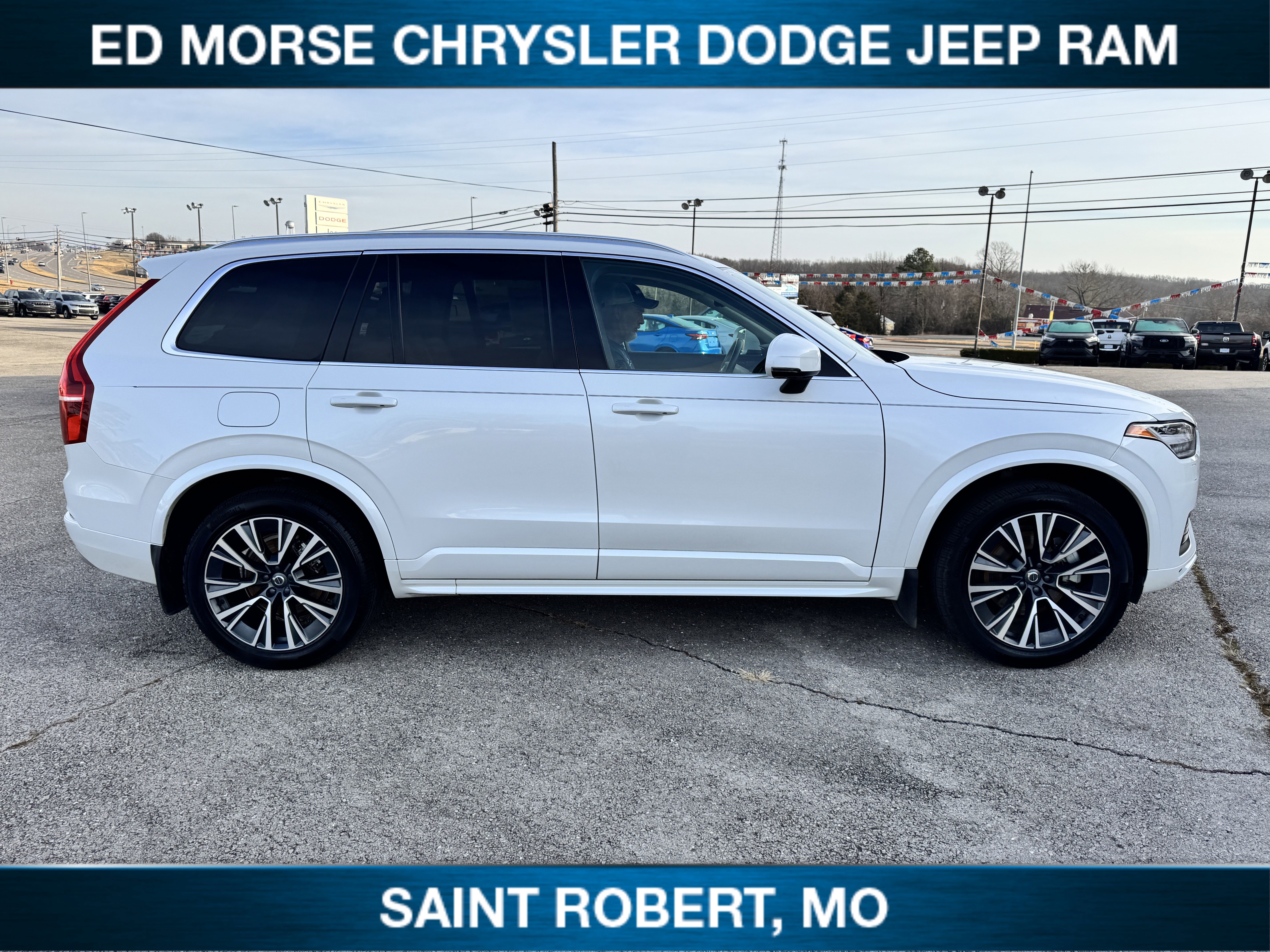 Used 2022 Volvo XC90 T6 Momentum w/ Advanced Package image 7
