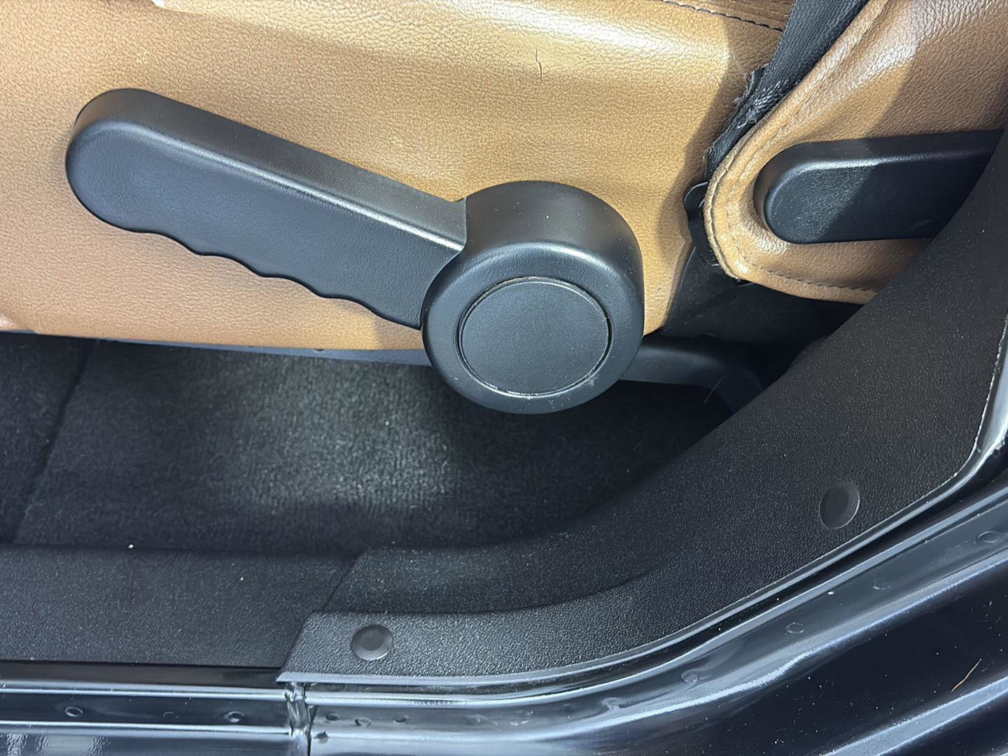 Used 2015 Jeep Wrangler Unlimited Sahara w/ Connectivity Group image 21