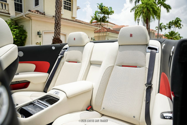 Used 2019 Rolls-Royce Dawn RWD image 37