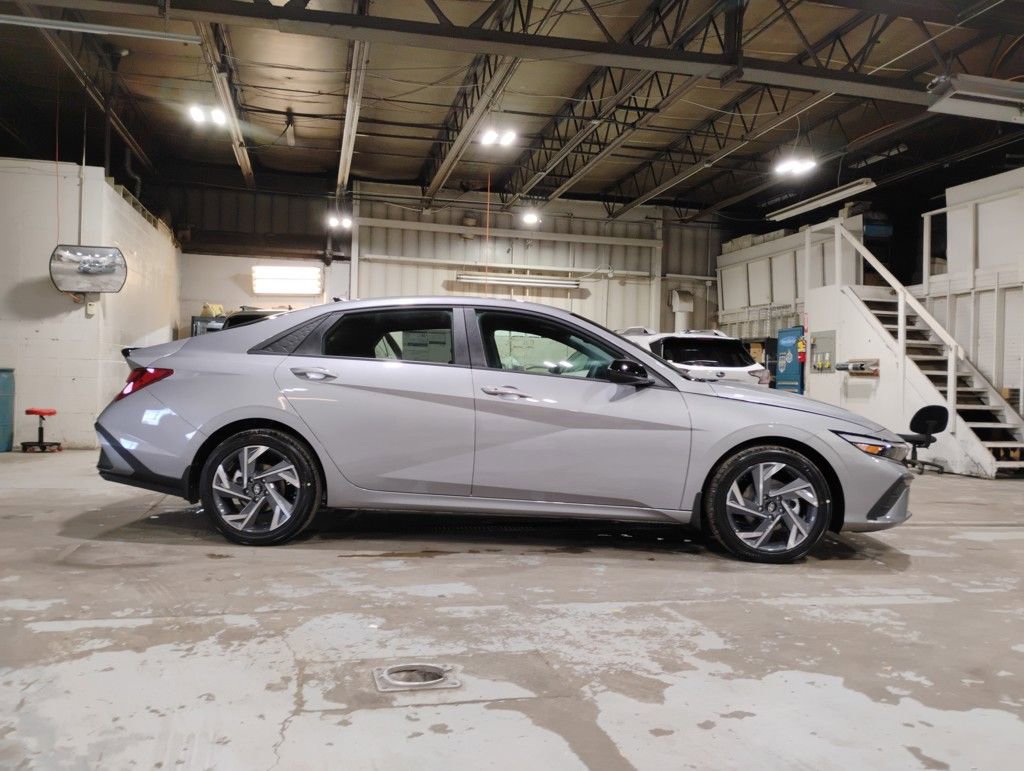 Used 2025 Hyundai Elantra Sport video 2