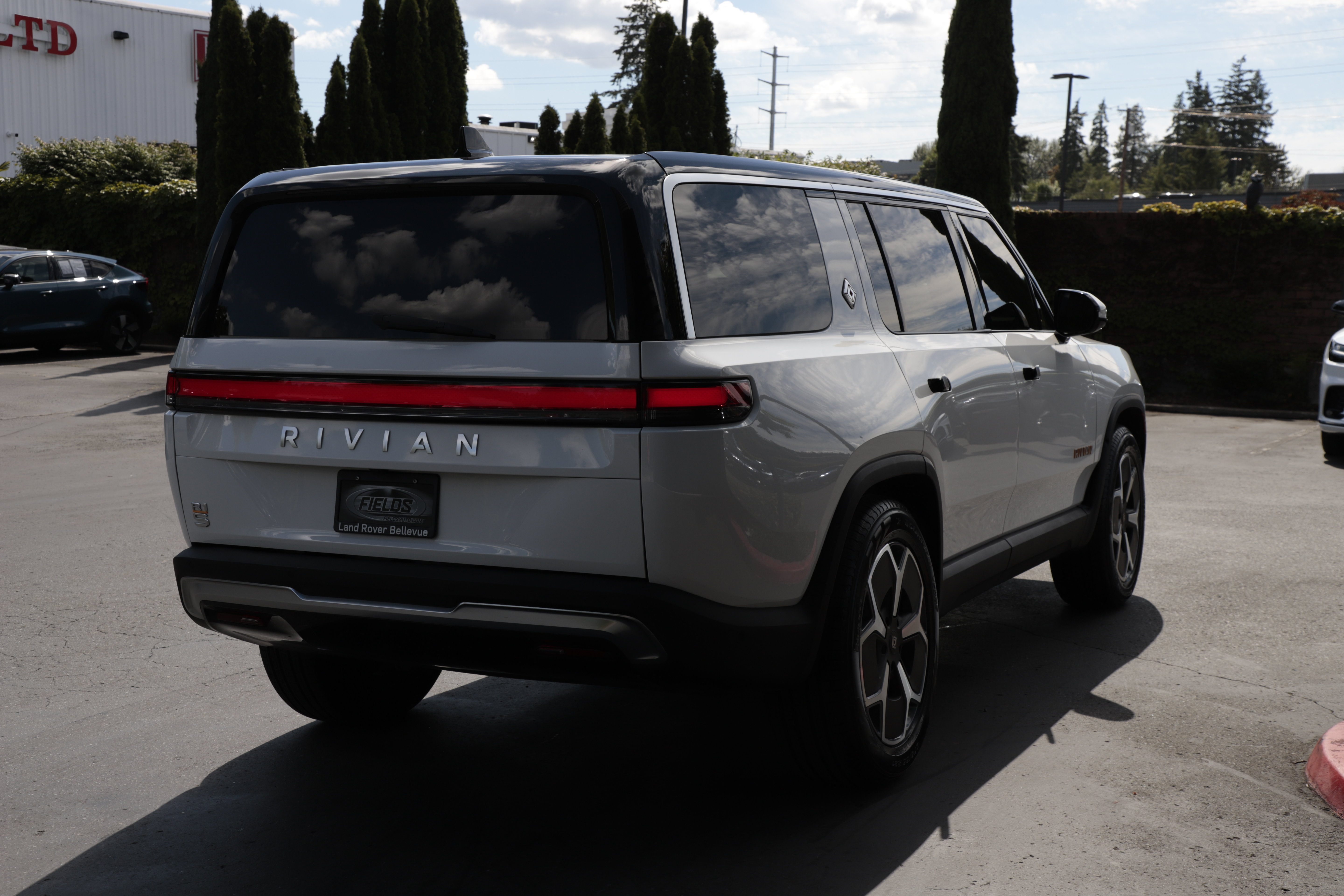 Used 2024 Rivian R1S Adventure AWD/4WD image 6