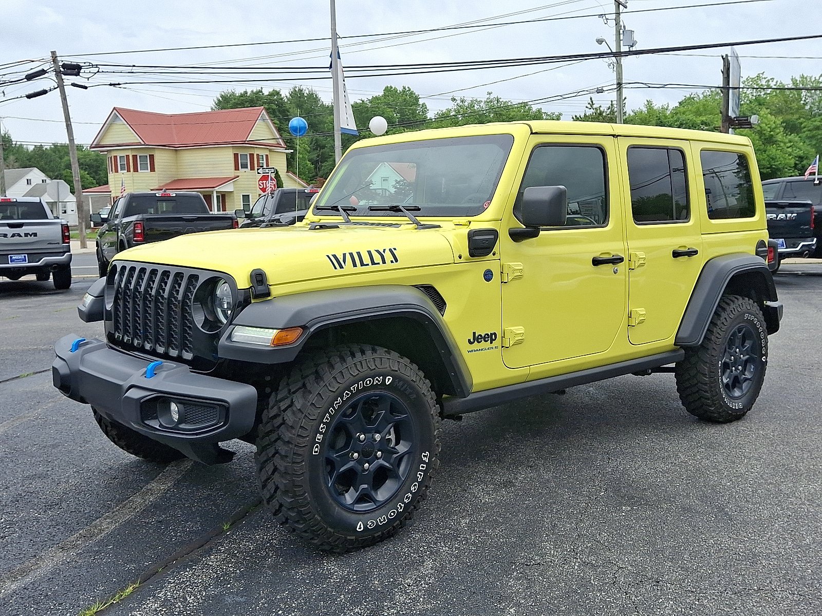 Used 2023 Jeep Wrangler Unlimited w/ Cold Weather Group AWD/4WD image 3