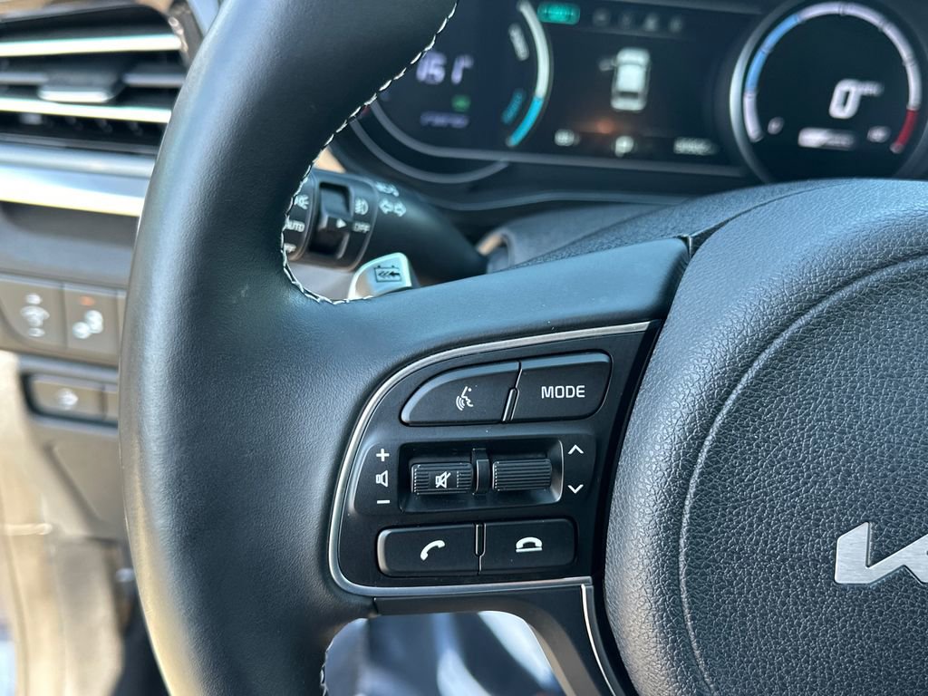 Certified 2022 Kia Niro EX w/ Cold Weather Package FWD image 23