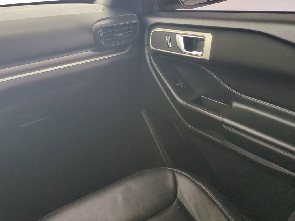 Used 2020 Ford Explorer XLT image 20