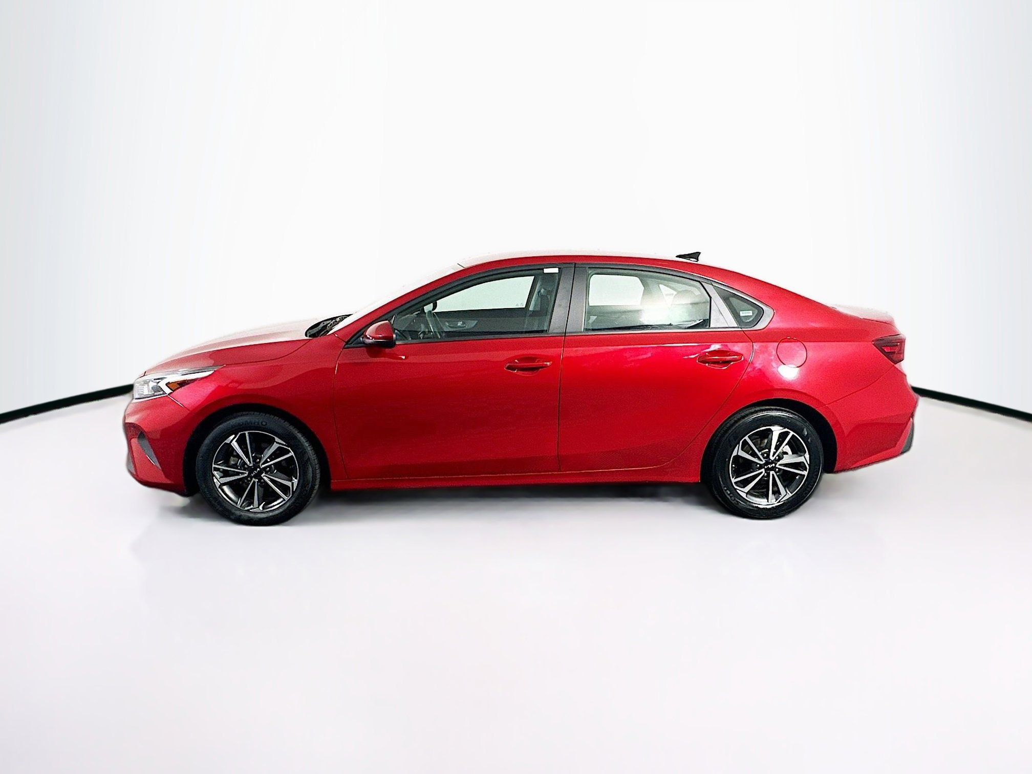 Used 2024 Kia Forte LXS image 4