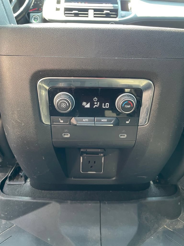 Used 2021 Chevrolet Tahoe Z71 w/ Luxury Package AWD/4WD image 23