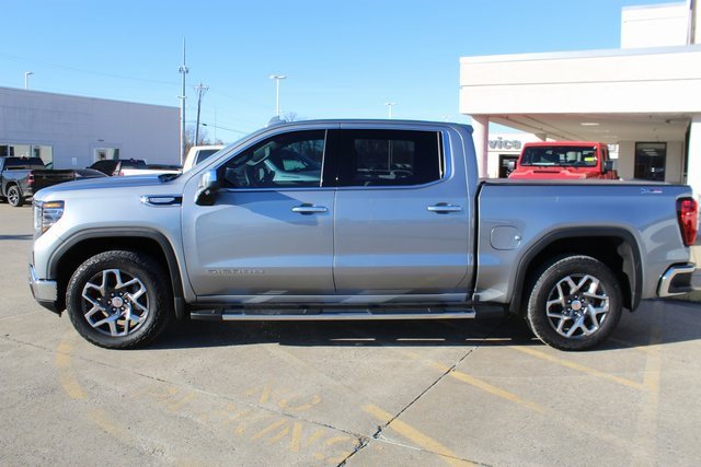 Used 2023 GMC Sierra 1500 SLT image 2