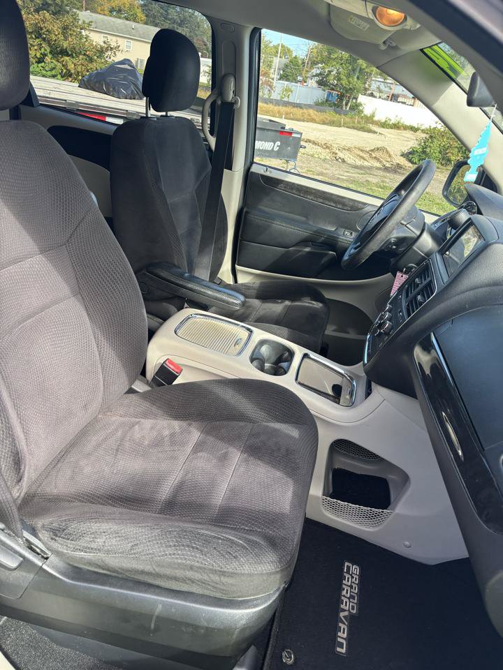 Used 2014 Dodge Grand Caravan SXT FWD image 23