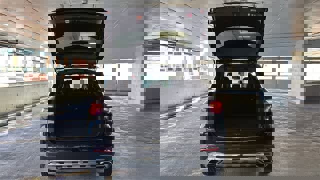 Used 2025 Mercedes-Benz GLC 300 4MATIC image 38