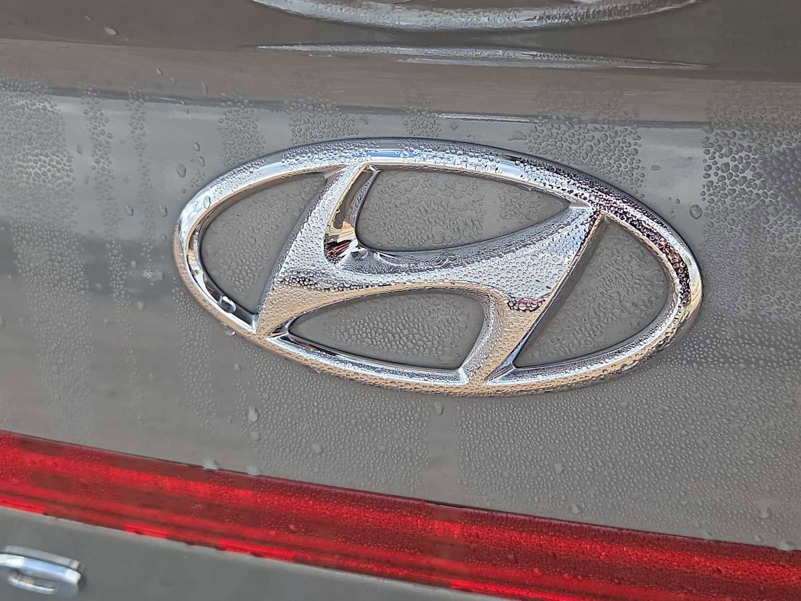 Used 2021 Hyundai Sonata Limited w/ Preferred Accessory Package image 11