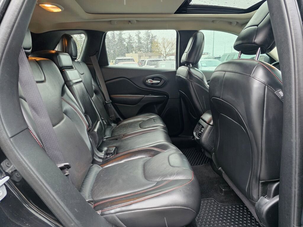 Used 2016 Jeep Cherokee Trailhawk w/ Leather Interior Group image 12
