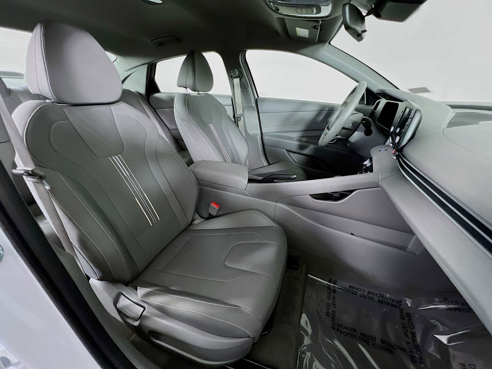 Certified 2025 Hyundai Elantra Sport image 29