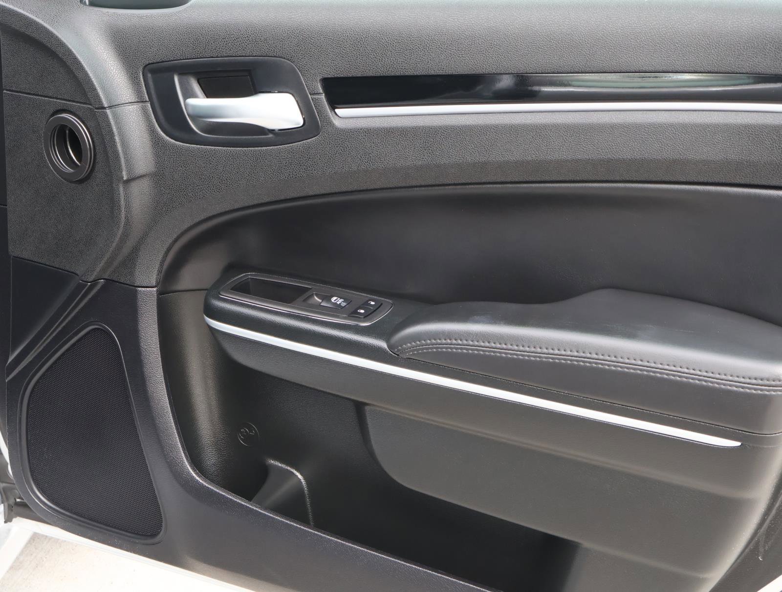 Used 2023 Chrysler 300 Touring L w/ Popular Equipment Group image 17