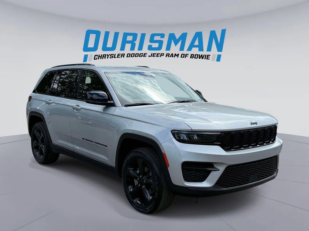 Used 2023 Jeep Grand Cherokee Altitude AWD/4WD image 1