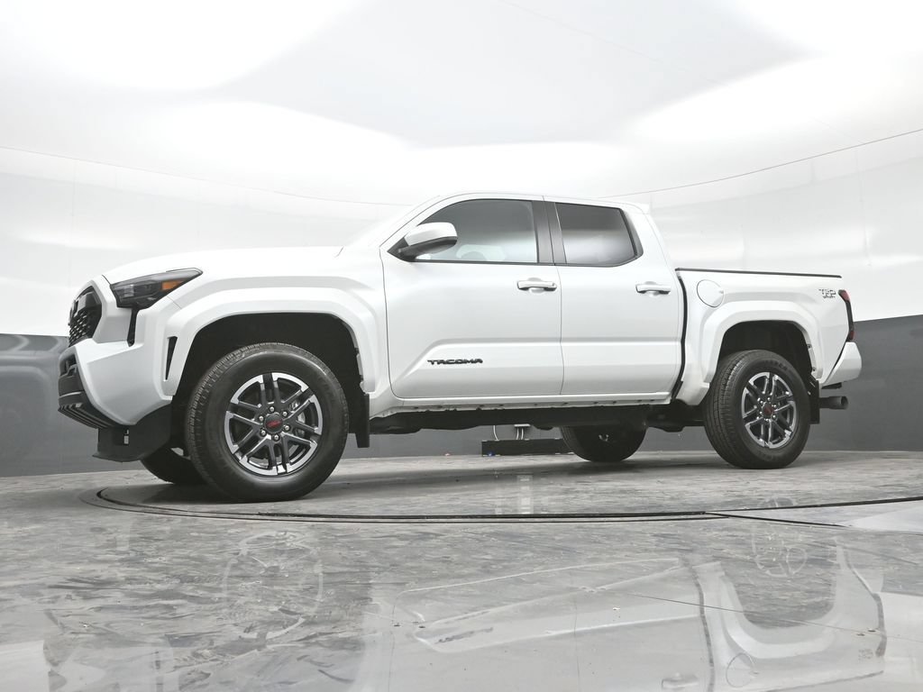 Used 2024 Toyota Tacoma TRD Sport AWD/4WD image 24