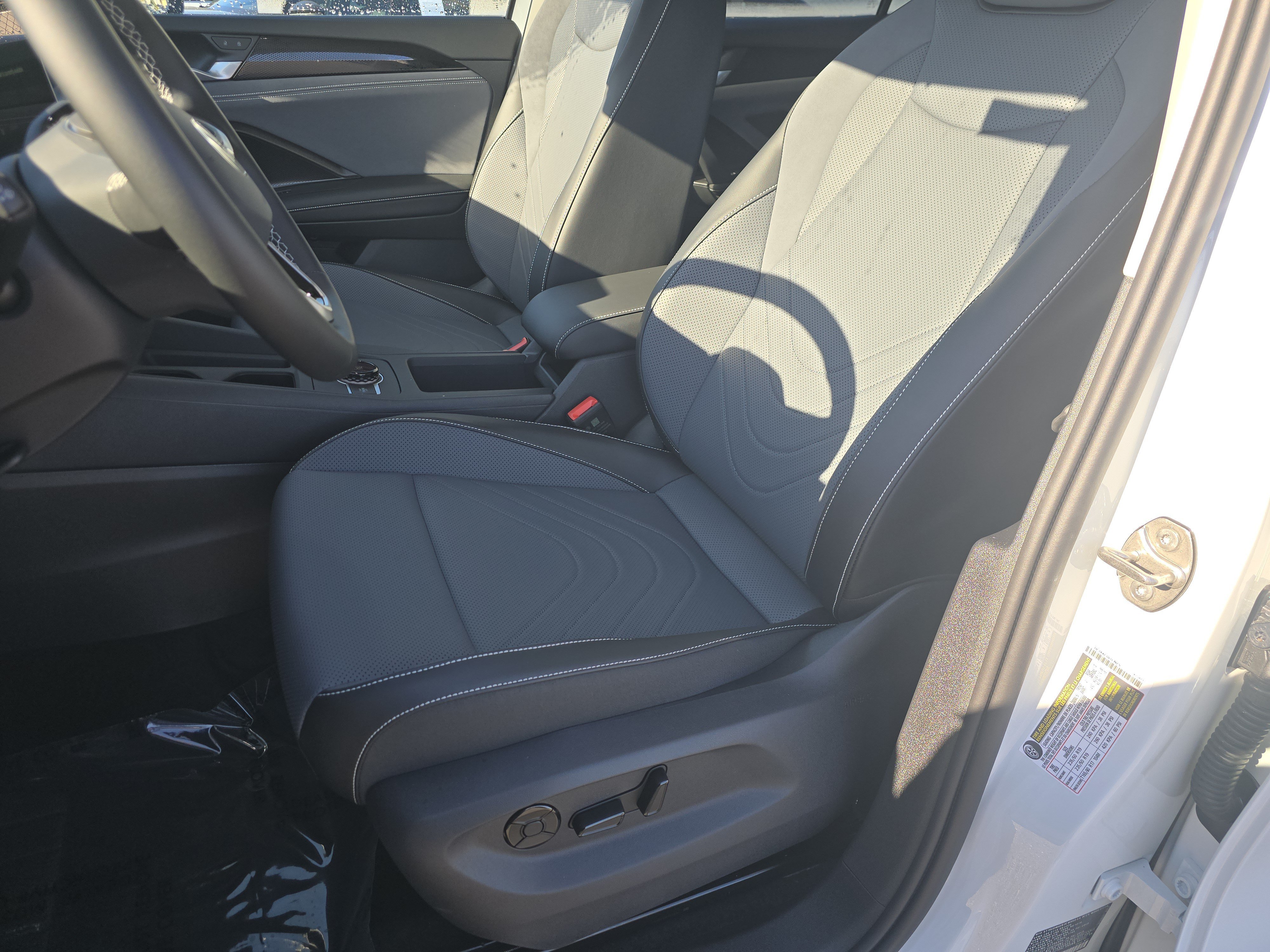 New 2026 Volkswagen Tiguan SE AWD/4WD image 20