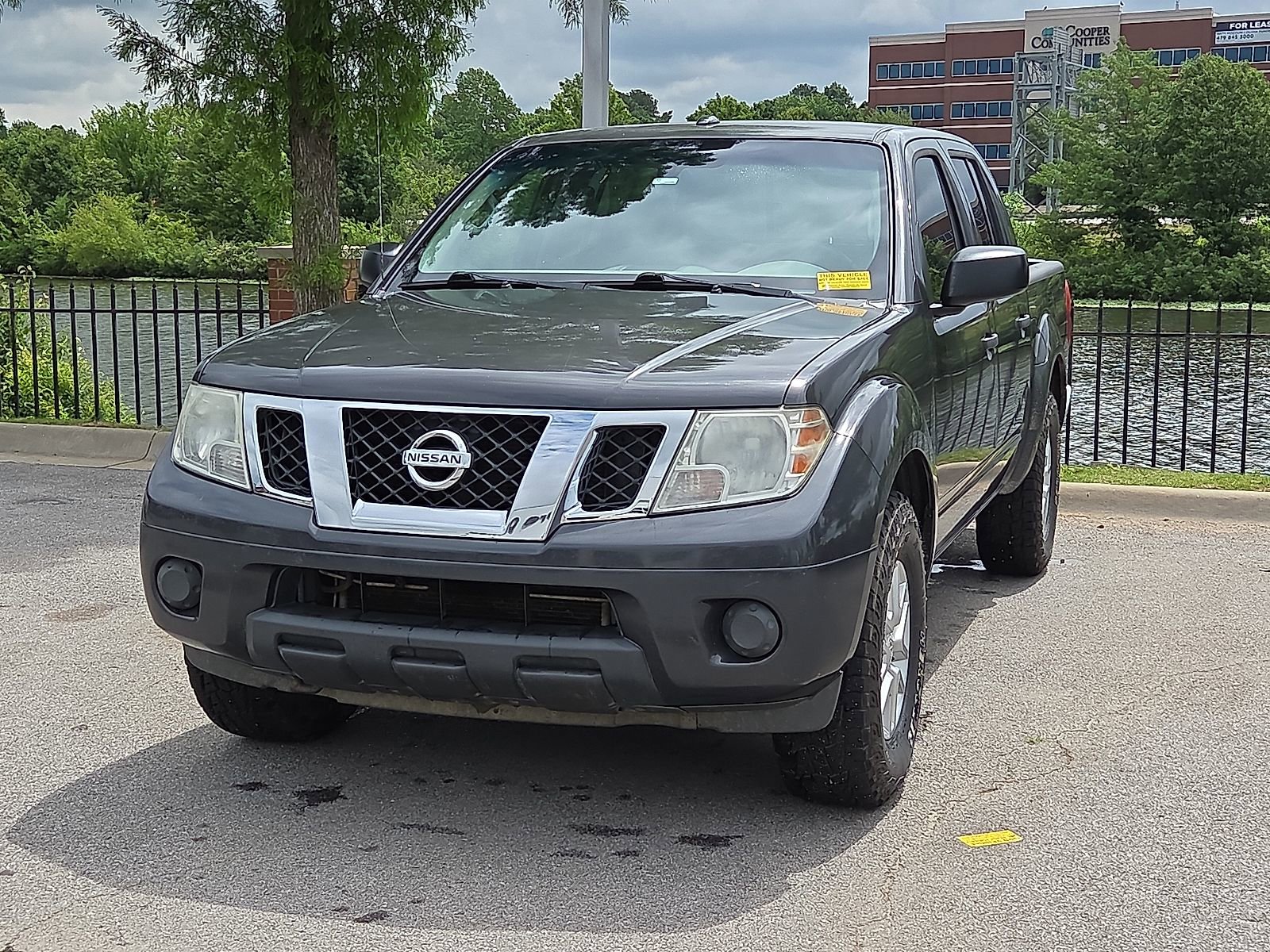 Used 2015 Nissan Frontier SV AWD/4WD image 2