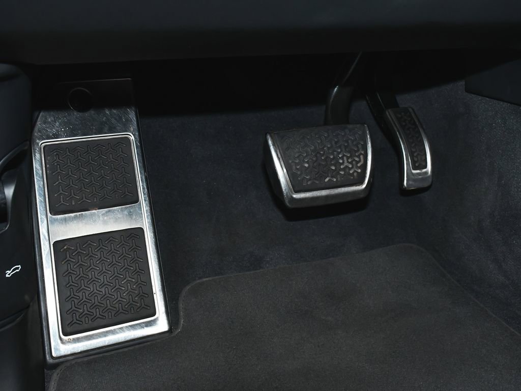 Used 2020 Lamborghini Urus image 21