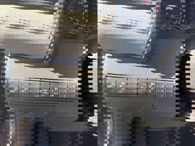 Used 2022 Toyota Camry SE image 6