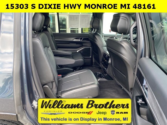 Used 2024 Jeep Wagoneer Series II w/ Flexible Seating Group image 22