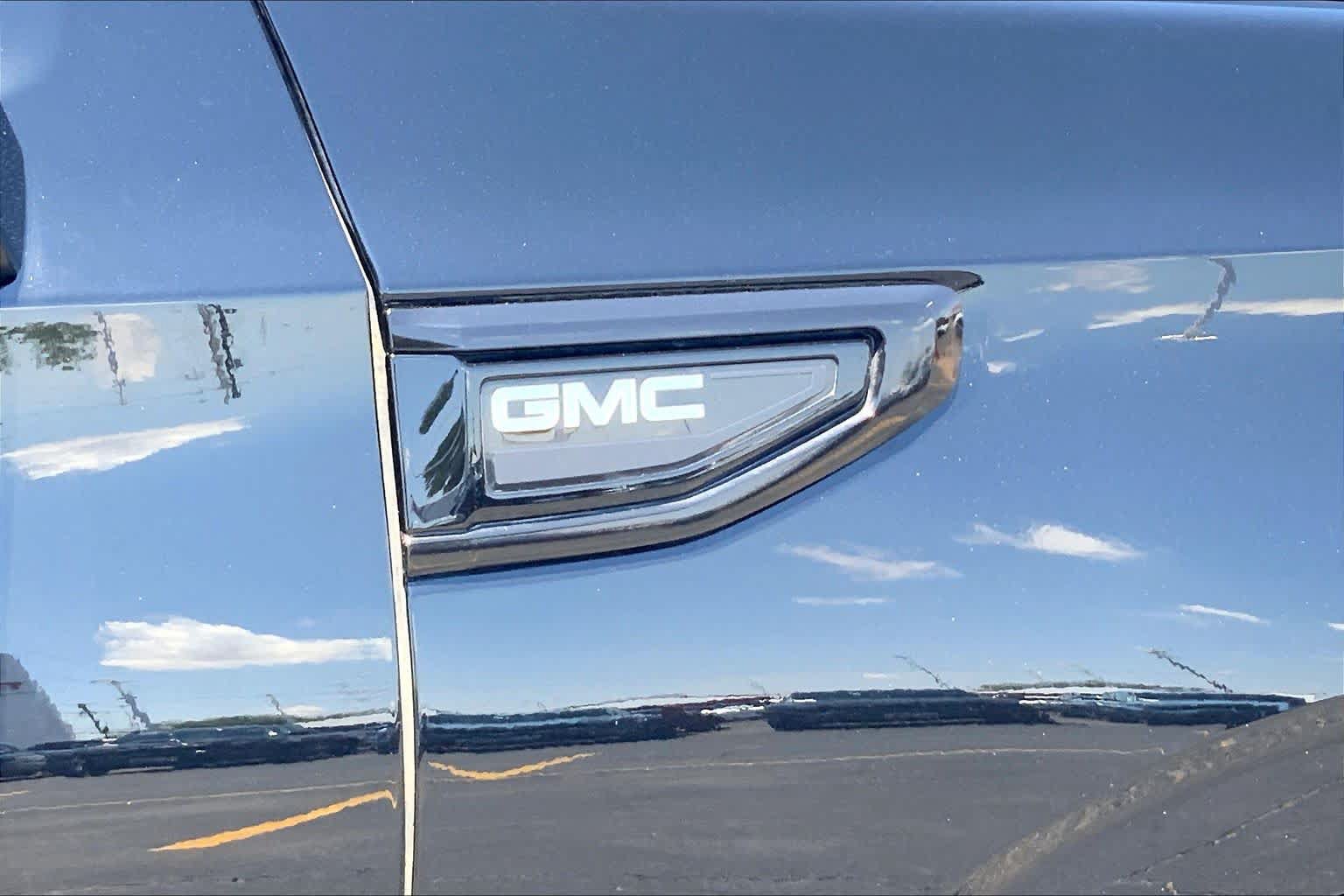Used 2021 GMC Yukon Denali w/ Denali Premium Package AWD/4WD image 10