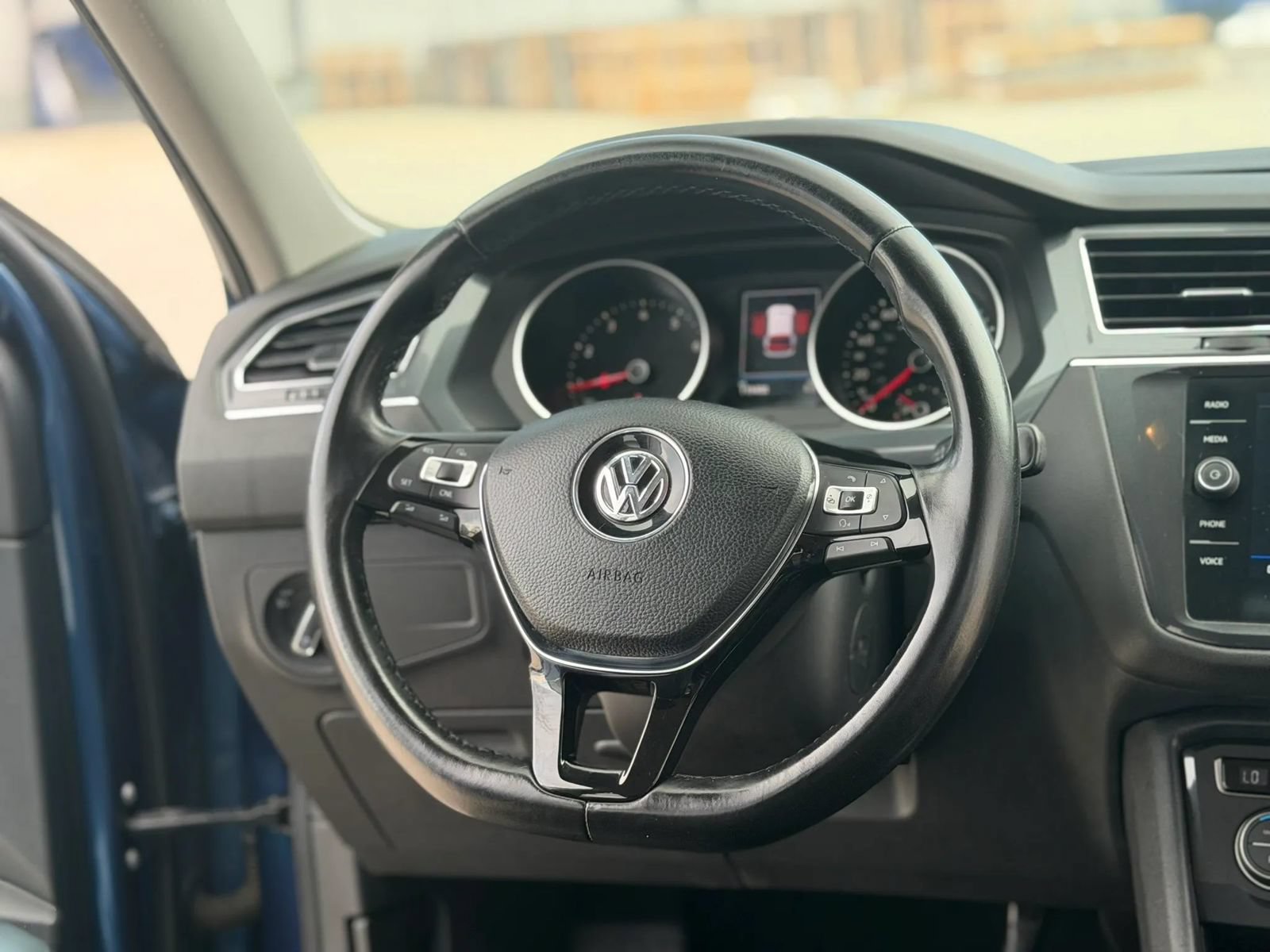 Used 2018 Volkswagen Tiguan SE w/ Front Fog Lights Package FWD image 28