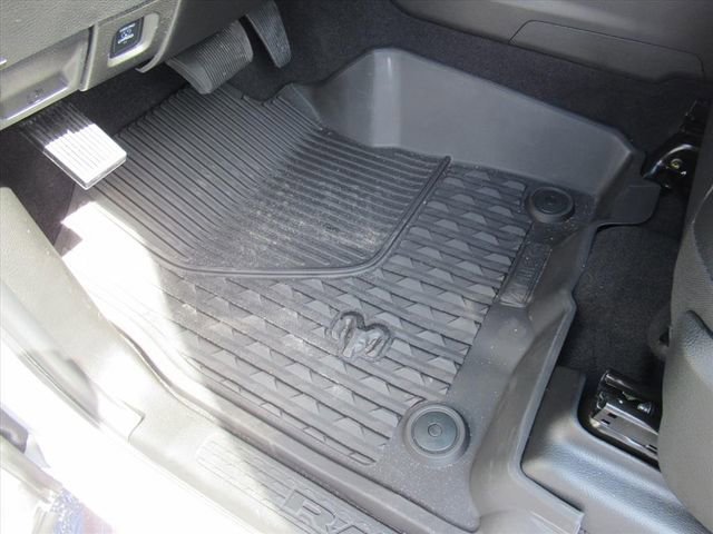 New 2026 RAM 3500 Laramie AWD/4WD image 17