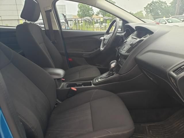 Used 2017 Ford Focus SE w/ Cold Weather Package FWD image 18