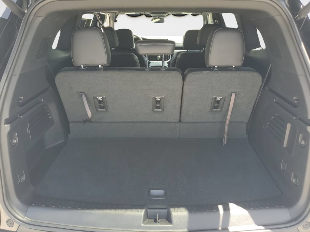Used 2025 GMC Acadia Elevation w/ Elevation Premium Package FWD image 9