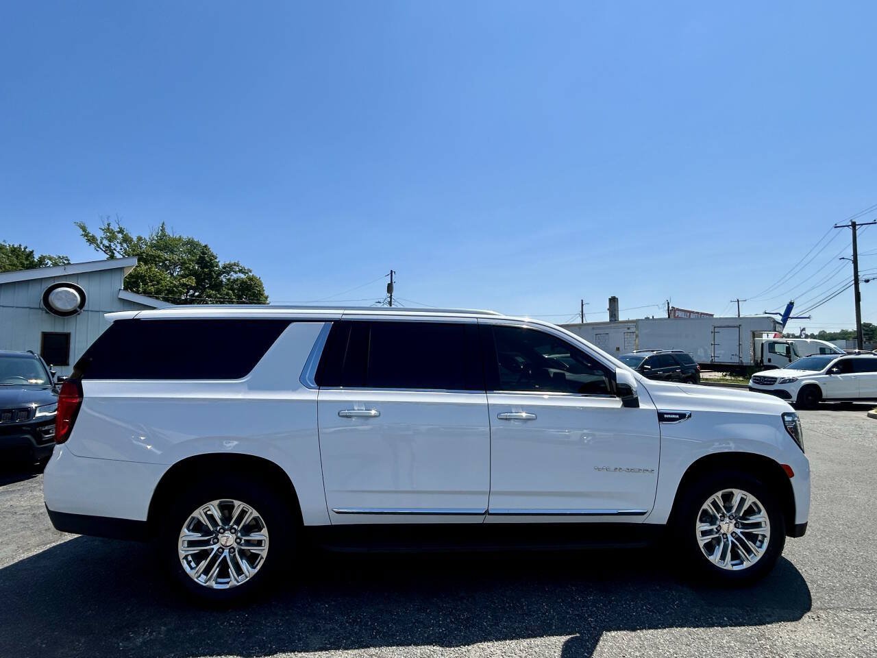 Used 2021 GMC Yukon XL SLT w/ SLT Luxury Plus Package AWD/4WD image 6
