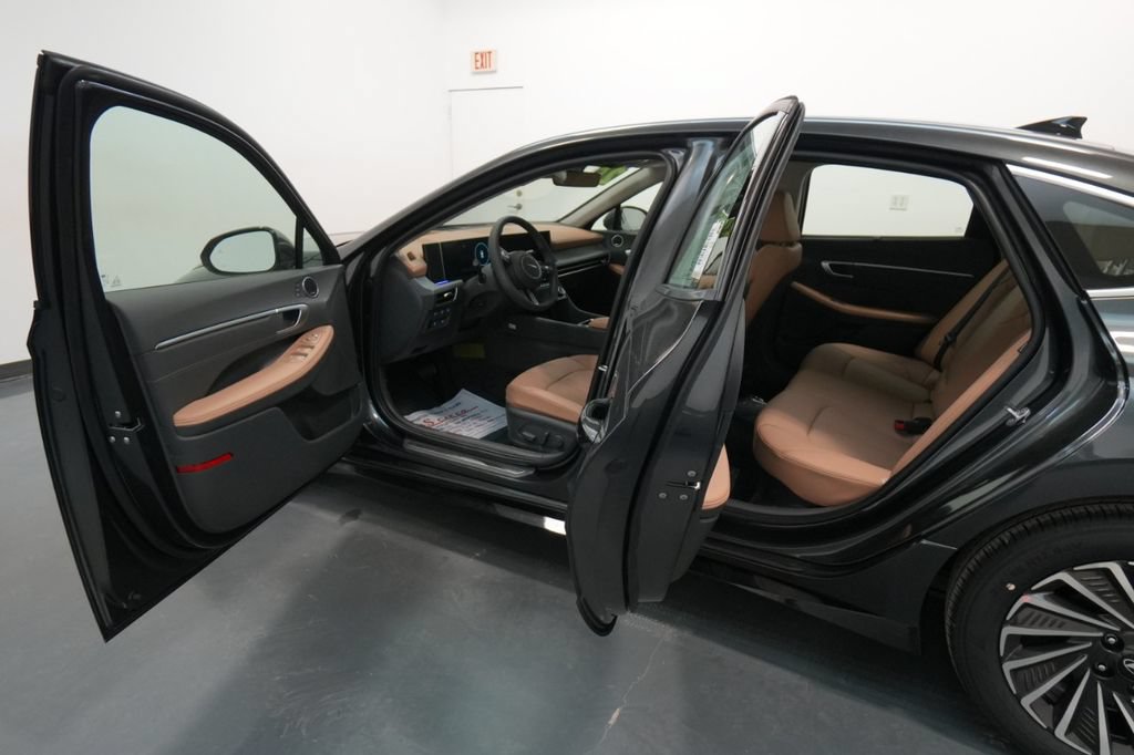New 2025 Hyundai Sonata Limited FWD image 38