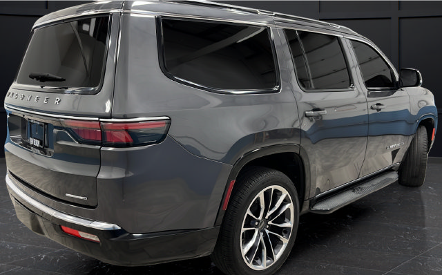 Used 2022 Jeep Wagoneer Series II w/ Premium Group I AWD/4WD image 7