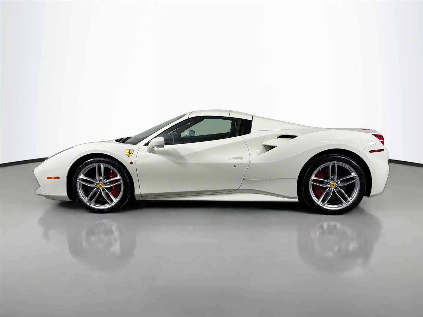 Used 2018 Ferrari 488 Spider RWD image 2