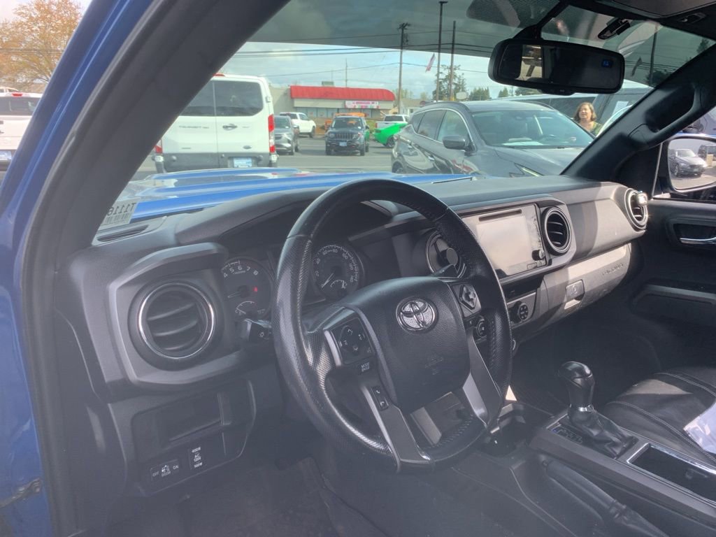 Used 2016 Toyota Tacoma TRD Sport w/ Exterior Package RWD image 11