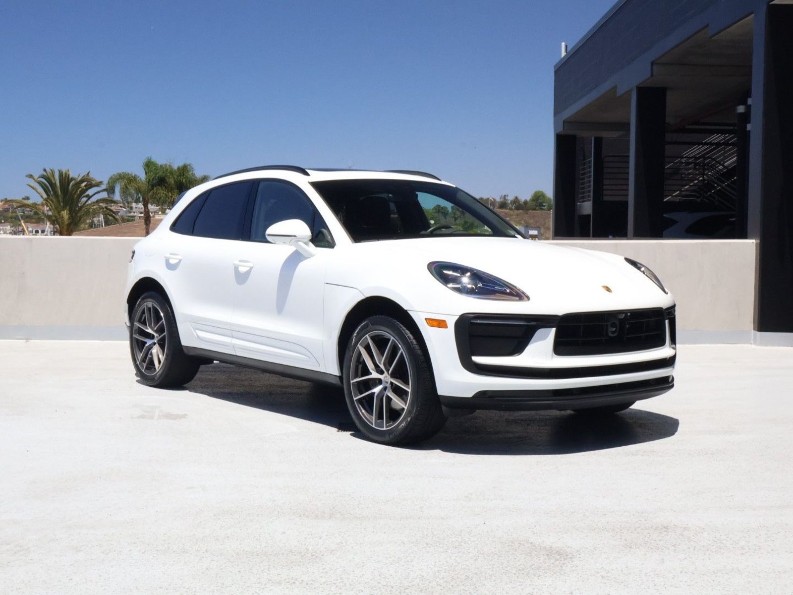 Certified 2026 Porsche Macan AWD/4WD image 7