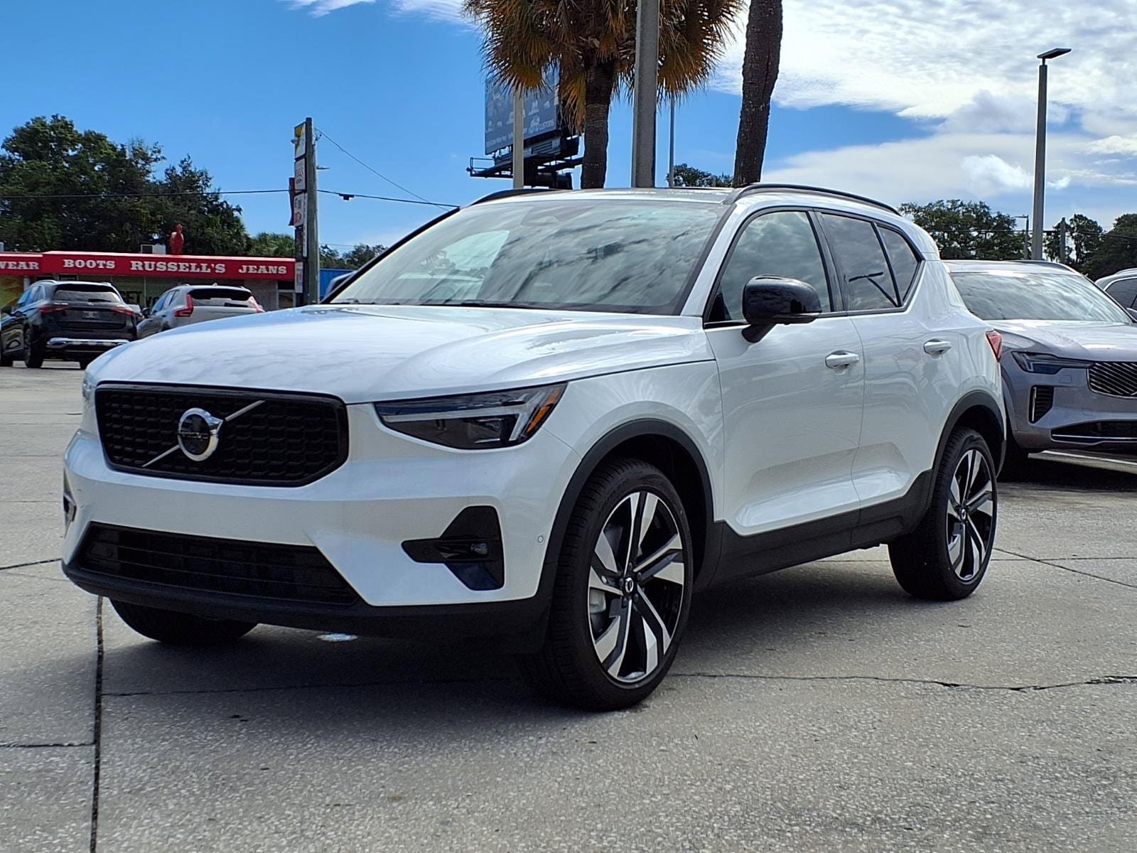 New 2026 Volvo XC40 B5 Plus w/ Climate Package AWD/4WD image 3