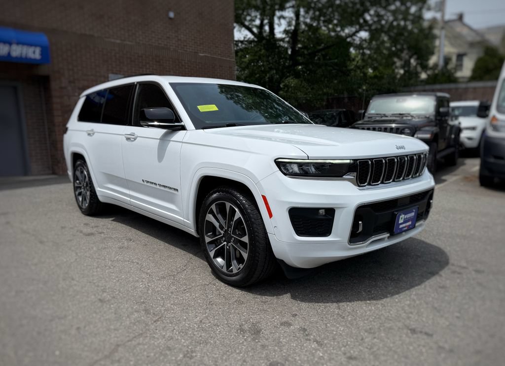Used 2022 Jeep Grand Cherokee L Overland w/ Advanced Protech Group III AWD/4WD image 3