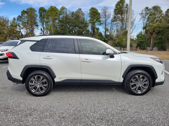 Used 2022 Toyota RAV4 XLE Premium image 9